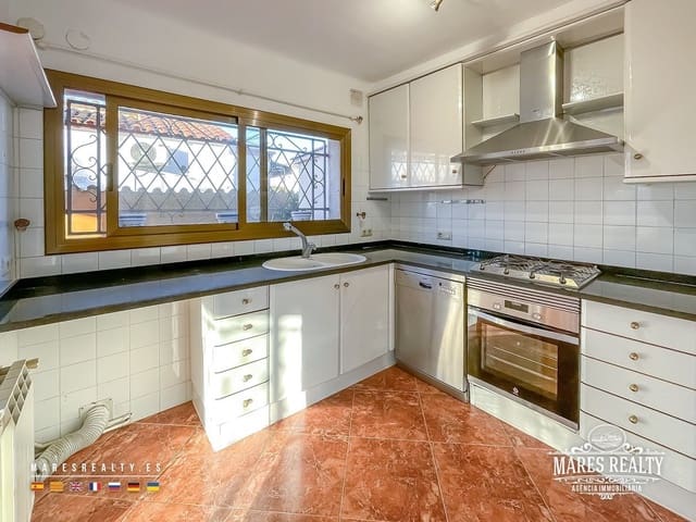 3 bedroom Villa for sale in Pineda de Mar - € 395,000 (Ref: 9501825)