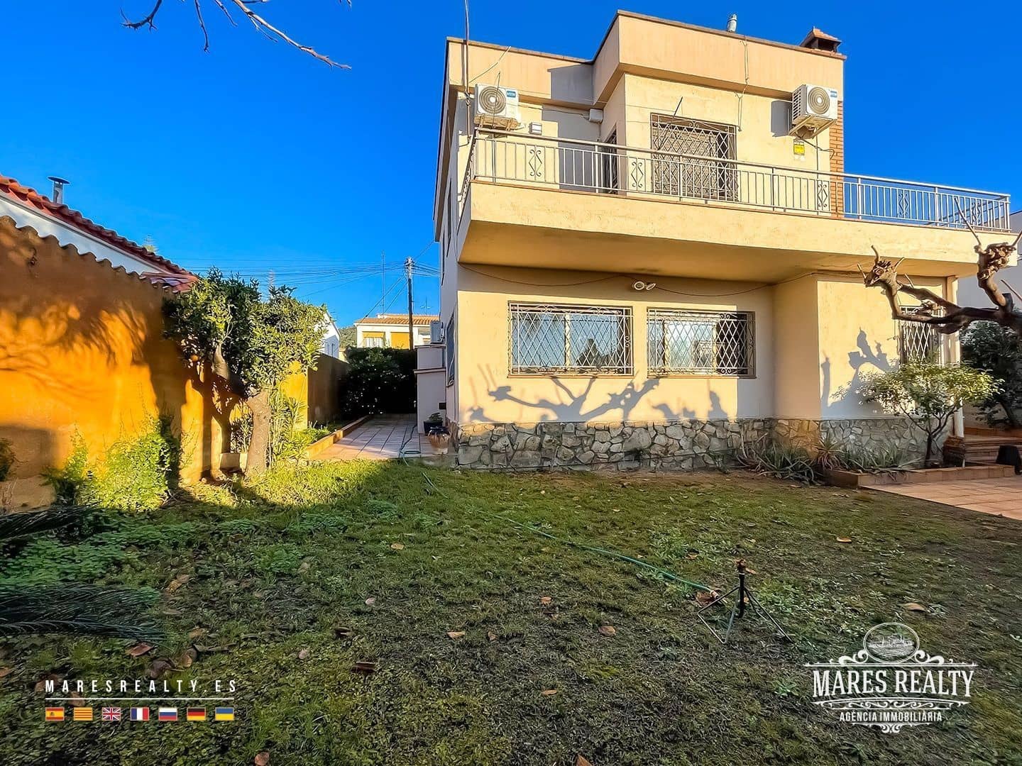 3 bedroom Villa for sale in Pineda de Mar - € 395,000 (Ref: 9501825)