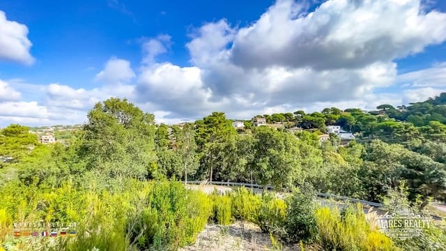Ubebygd land til salgs i Lloret de Mar - € 50 000 (Ref: 9629578)
