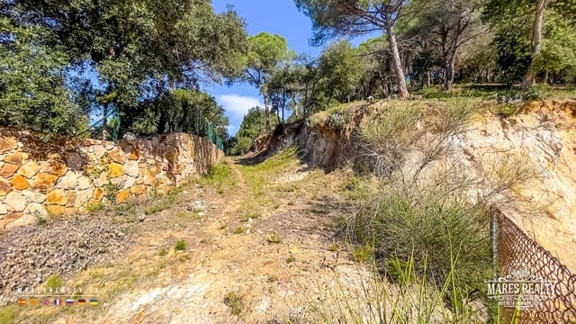 Ubebygd land til salgs i Lloret de Mar - € 420 000 (Ref: 9689986)