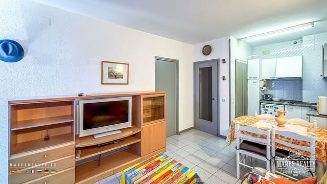 1 slaapkamer Flat te koop in Fenals, Lloret de Mar met zwembad - € 140.000 (Ref: 9880546)