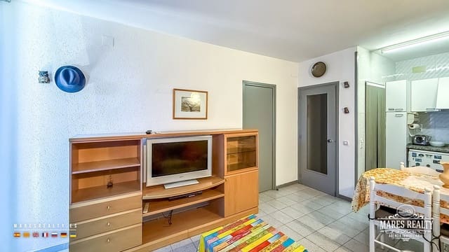 1 slaapkamer Flat te koop in Fenals, Lloret de Mar met zwembad - € 140.000 (Ref: 9880546)