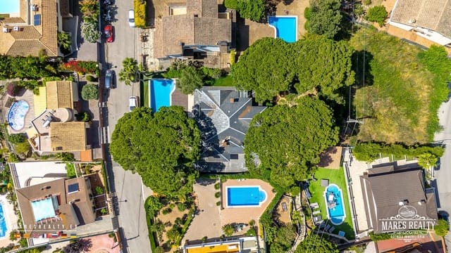 5 sypialnia Willa na sprzedaż w Lloret de Mar z basenem garażem - 750 000 € (Ref: 9891618)
