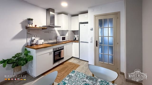 Piso de 2 habitaciones en Fenals, Lloret de Mar en venta con piscina - 378.000 € (Ref: 9906781)