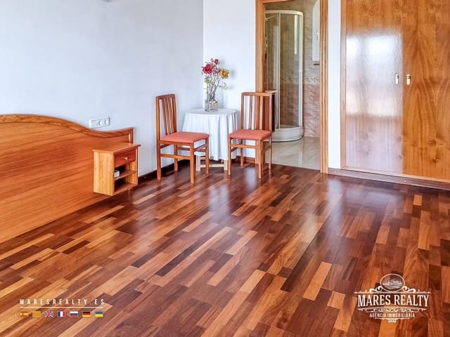 2 slaapkamer Villa te koop in Roca Grossa, Lloret de Mar met garage - € 399.000 (Ref: 9935456)