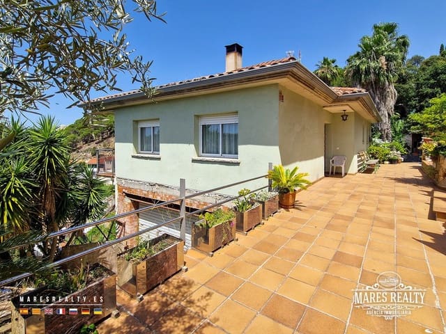 2 slaapkamer Villa te koop in Roca Grossa, Lloret de Mar met garage - € 399.000 (Ref: 9935456)