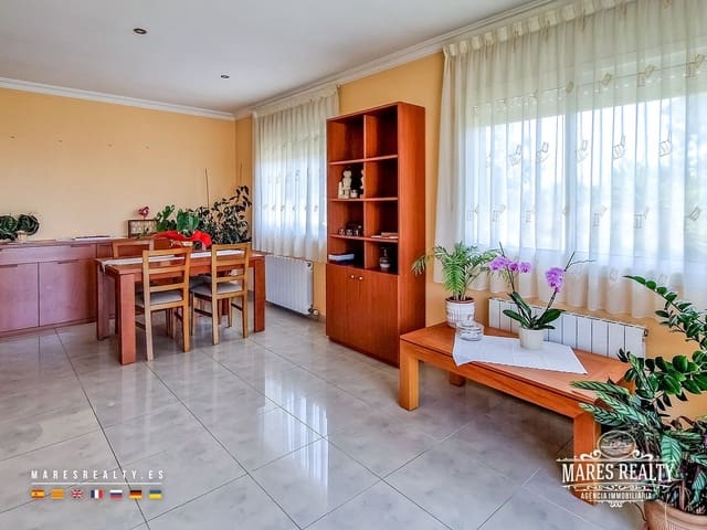 2 slaapkamer Villa te koop in Roca Grossa, Lloret de Mar met garage - € 399.000 (Ref: 9935456)