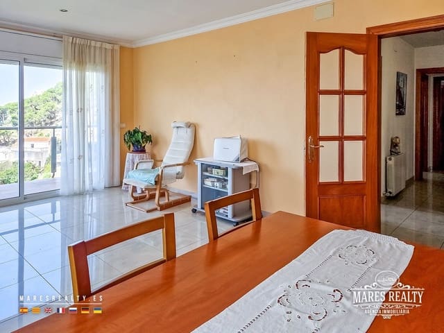 2 slaapkamer Villa te koop in Roca Grossa, Lloret de Mar met garage - € 399.000 (Ref: 9935456)