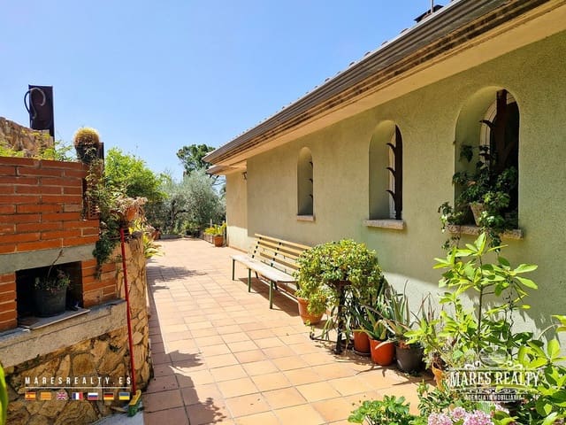 2 slaapkamer Villa te koop in Roca Grossa, Lloret de Mar met garage - € 399.000 (Ref: 9935456)