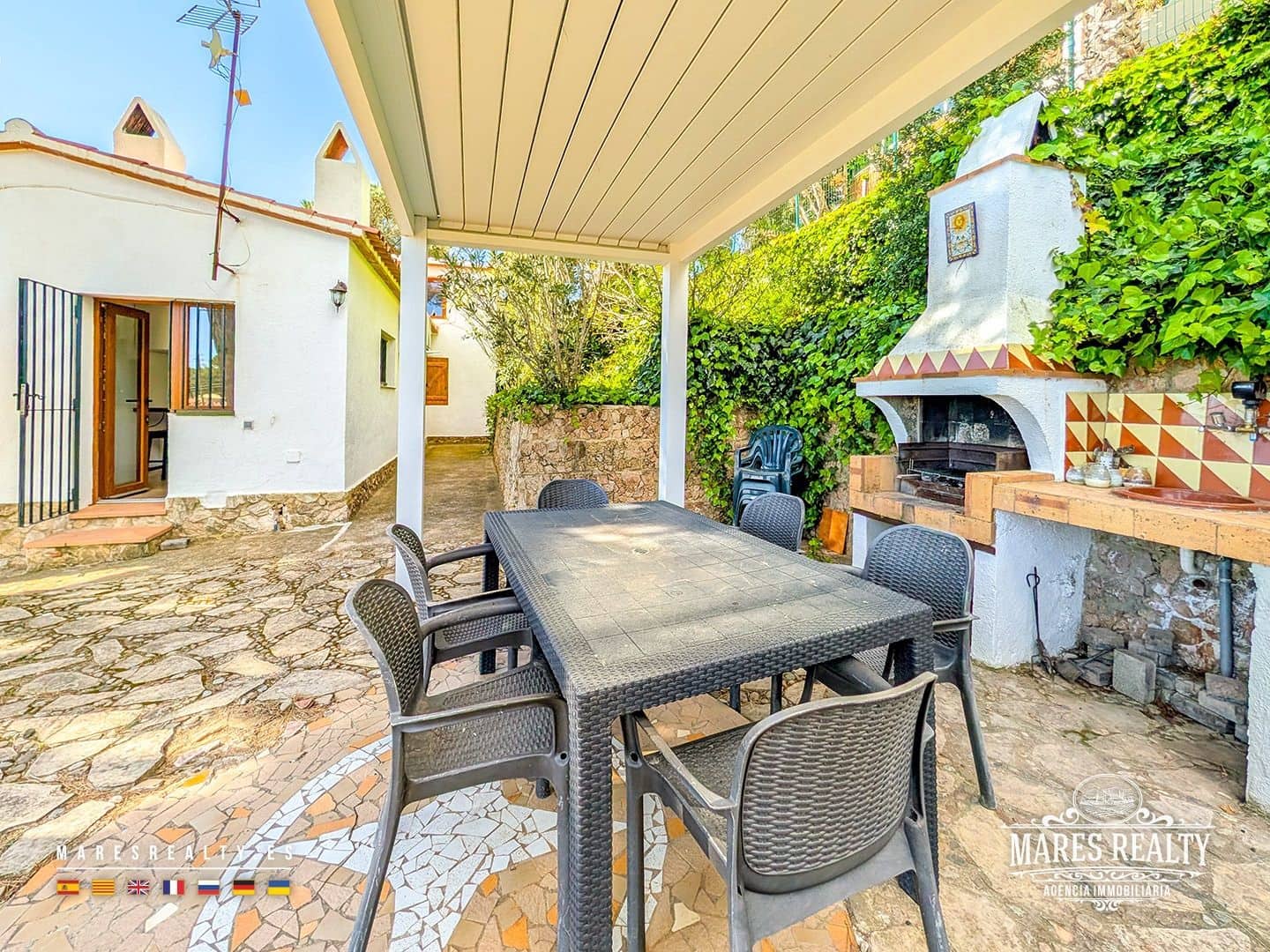 3 bedroom Villa for sale in Lloret de Mar with pool garage - € 525,000 (Ref: 9966083)