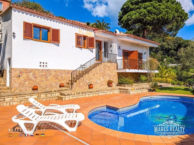 3 soverom Villa til salgs i Serra Brava, Lloret de Mar med svømmebasseng garasje - € 525 000 (Ref: 9966083)