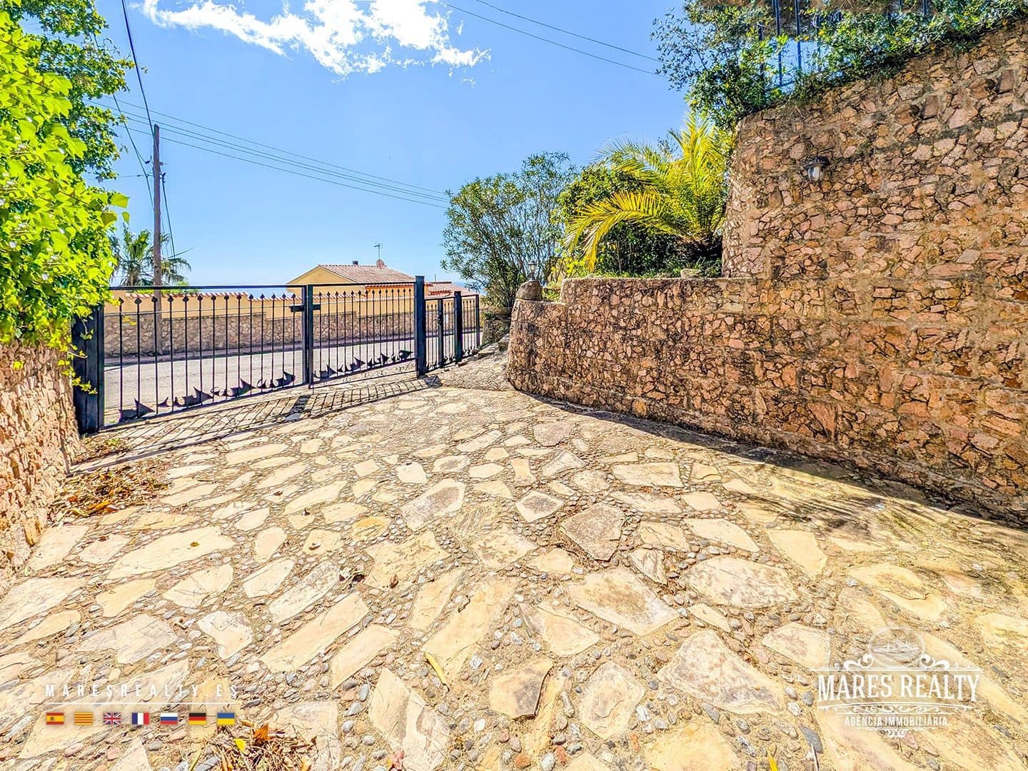 3 bedroom Villa for sale in Lloret de Mar with pool garage - € 525,000 (Ref: 9966083)