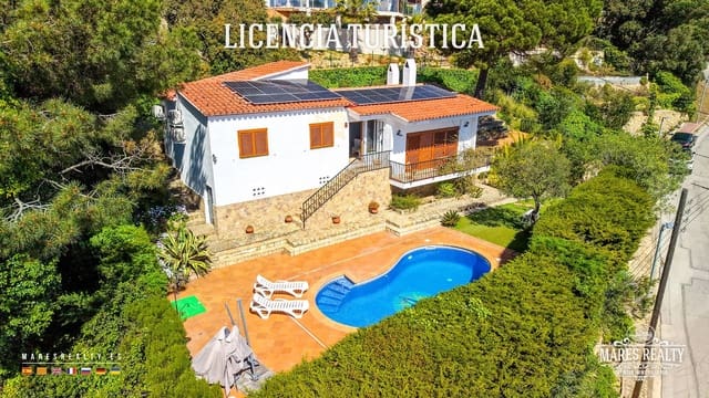 3 soverom Villa til salgs i Serra Brava, Lloret de Mar med svømmebasseng garasje - € 525 000 (Ref: 9966083)
