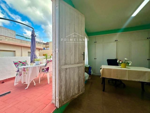 5 bedroom Villa for sale in El Perelló with garage - € 235,000 (Ref: 9253965)