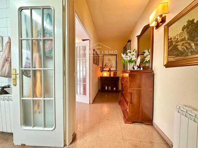 5 bedroom Villa for sale in El Perelló with garage - € 235,000 (Ref: 9253965)