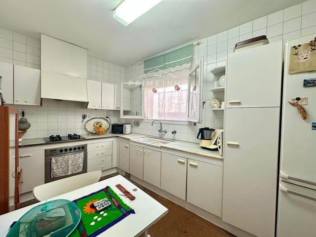 5 bedroom Villa for sale in El Perelló with garage - € 235,000 (Ref: 9253965)