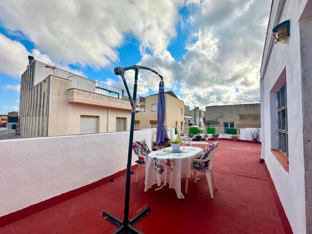 5 bedroom Villa for sale in El Perelló with garage - € 235,000 (Ref: 9253965)