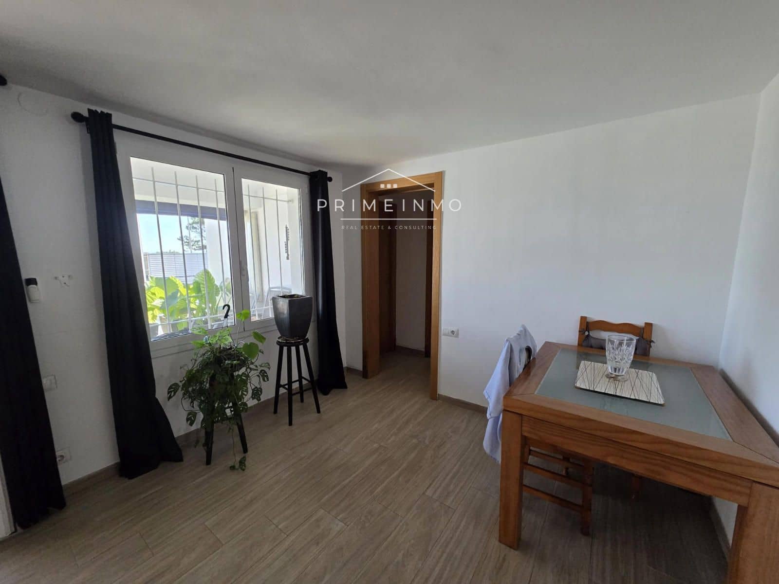 3 sypialnia Willa na sprzedaż w Calafat z basenem garażem - 670 000 € (Ref: 9370345)