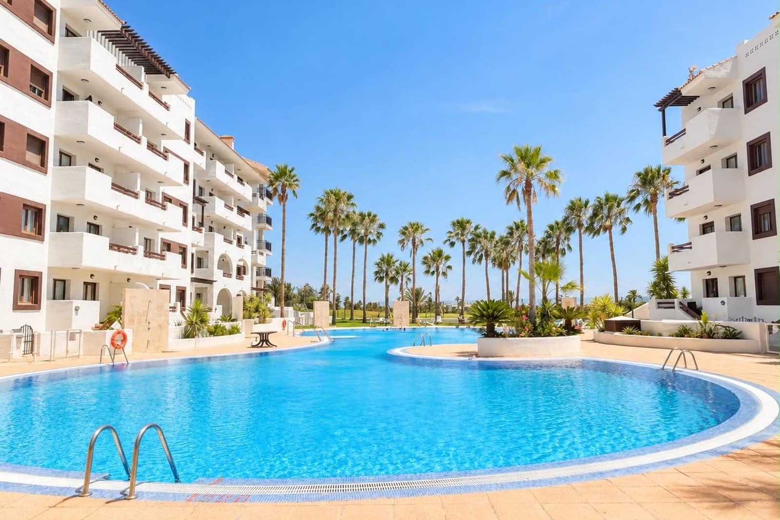 2 soveværelse Lejlighed til salg i Los Alcazares med swimmingpool - € 219.000 (Ref: 10098742)