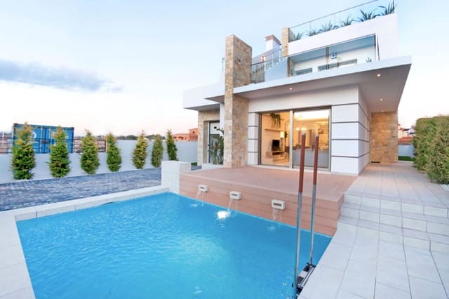 3 slaapkamer Villa te koop in Centro, Los Alcázares met zwembad - € 544.841 (Ref: 8406213)