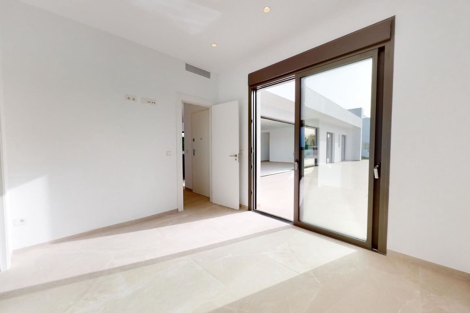 3 bedroom Villa for sale in Los Alcazares with pool - € 689,900 (Ref: 8707116)