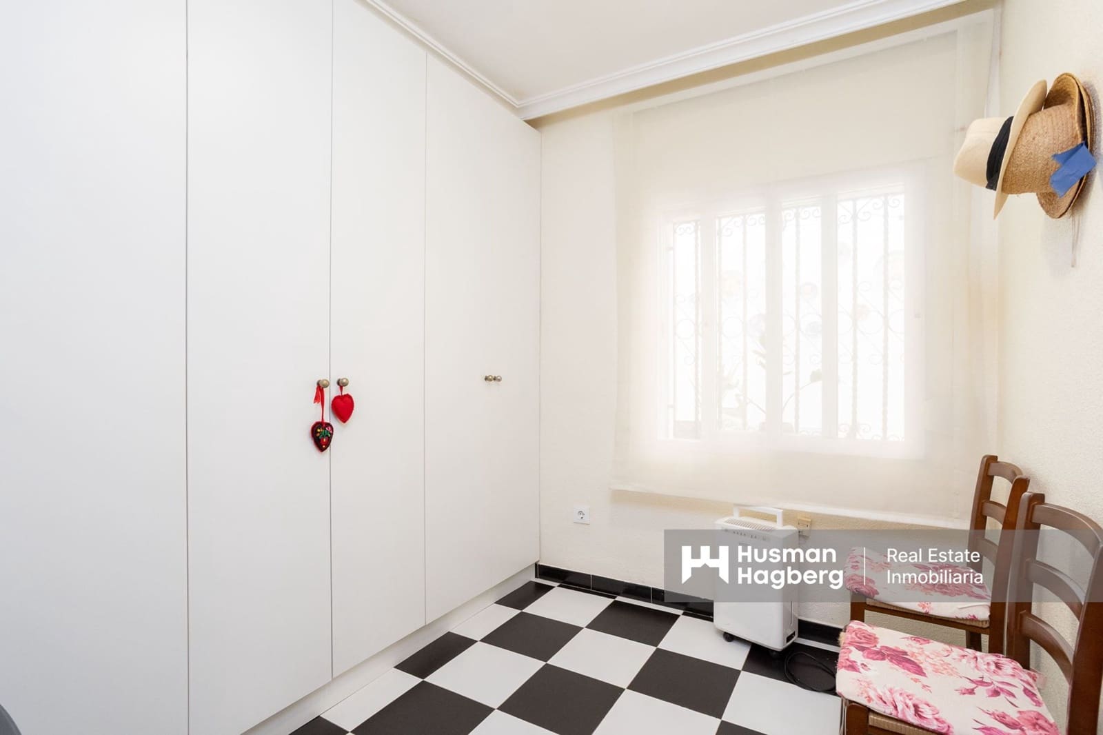 5 bedroom Villa for sale in El Algar with pool - € 269,900 (Ref: 9431934)