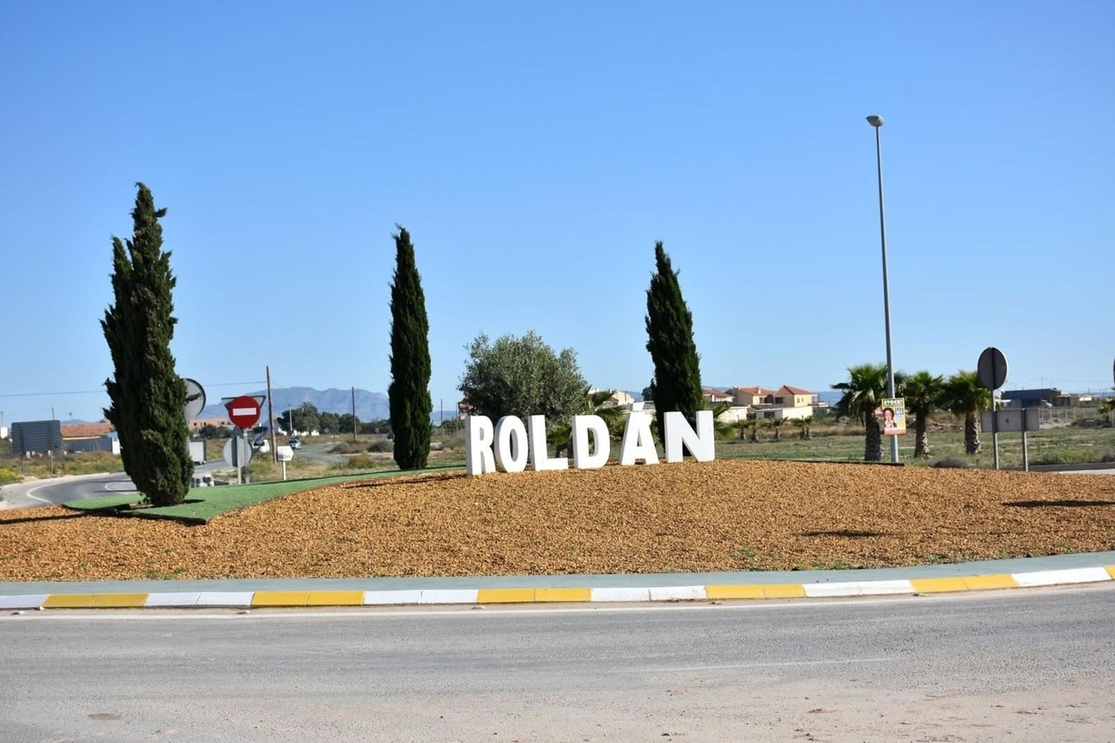 3 bedroom Villa for sale in Roldan with pool - € 995,000 (Ref: 9480683)