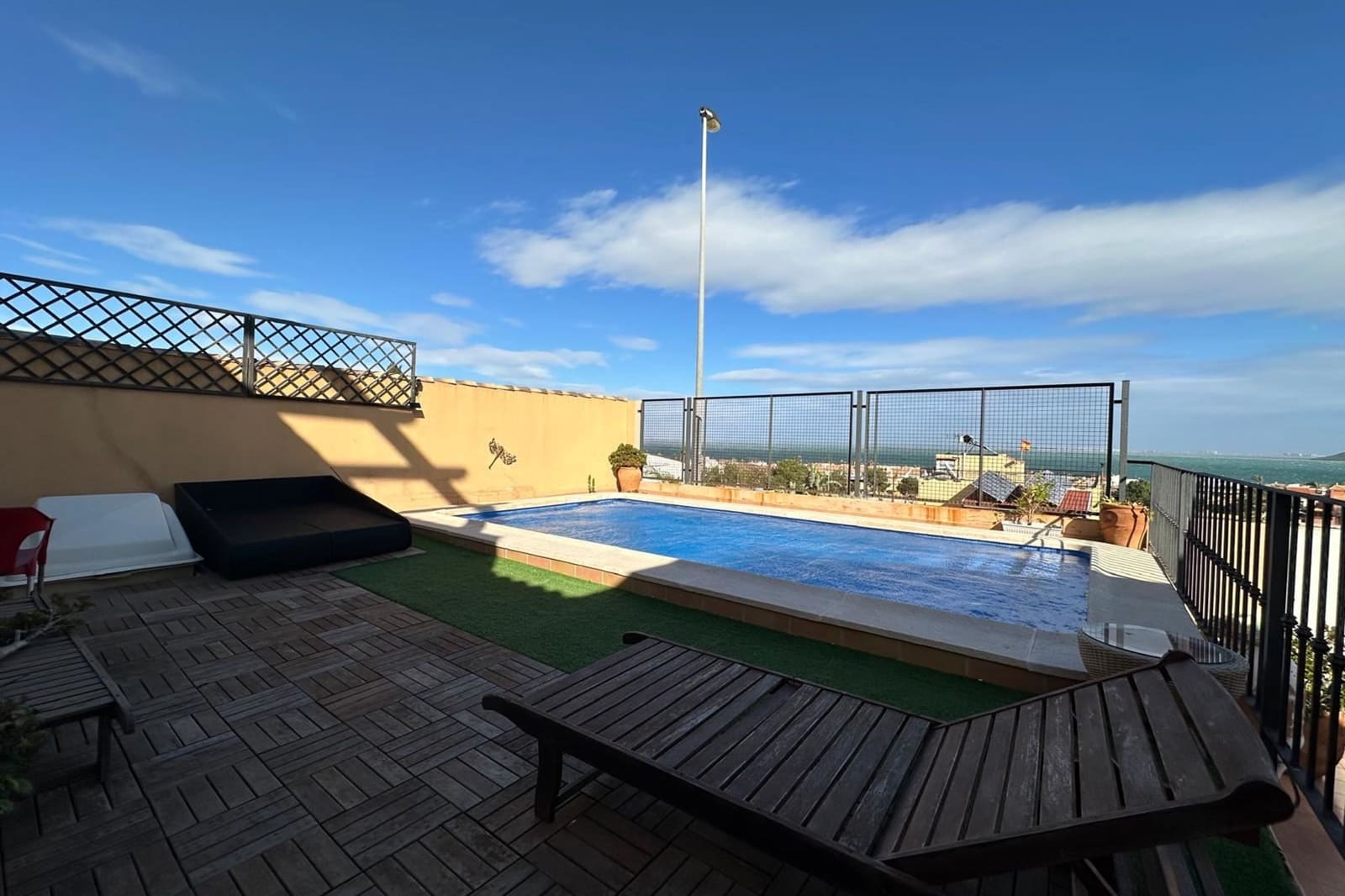 Chalet de 3 habitaciones en El Carmoli en venta con piscina - 425.000 € (Ref: 9544129)