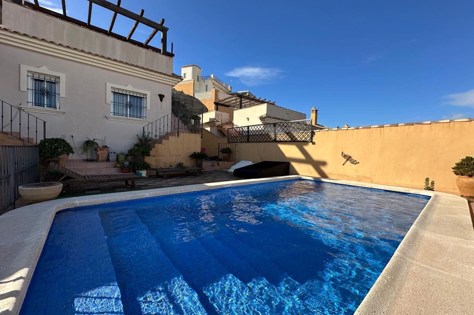 Chalet de 3 habitaciones en El Carmoli en venta con piscina - 425.000 € (Ref: 9544129)