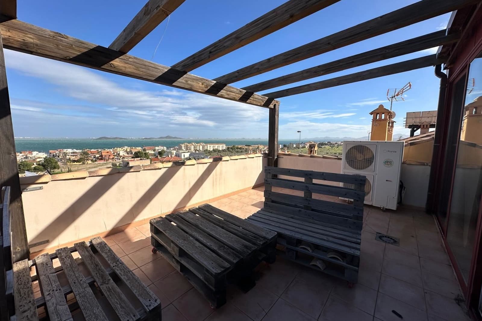 Chalet de 3 habitaciones en El Carmoli en venta con piscina - 425.000 € (Ref: 9544129)