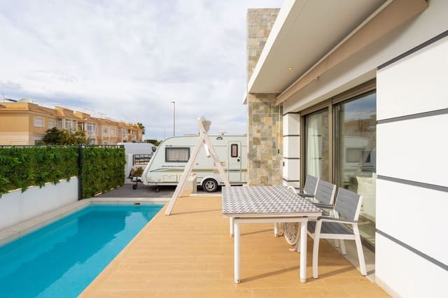 4 quarto Moradia para venda em Centro, Los Alcázares com piscina - 615 000 € (Ref: 9759504)