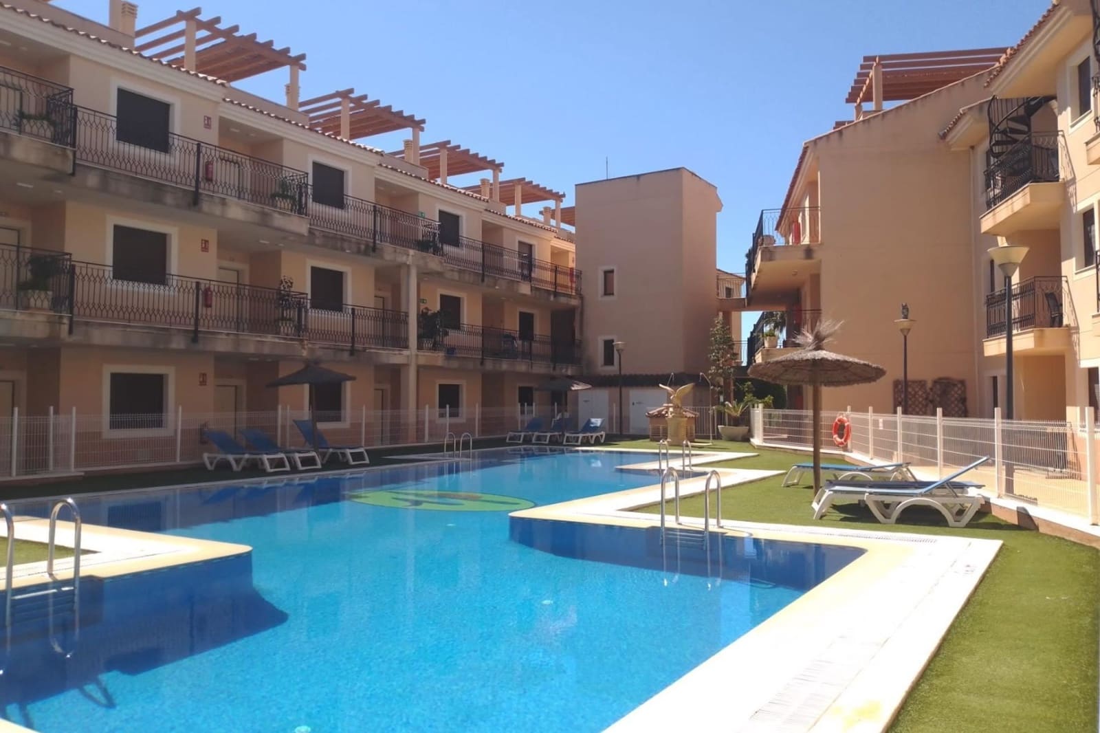 2 bedroom Apartment for sale in Aguilas with pool - € 110,000 (Ref: 9789488)