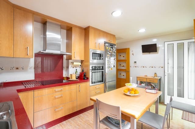 Casa de 4 habitaciones en Centro, Los Alcázares en venta - 269.000 € (Ref: 9802904)