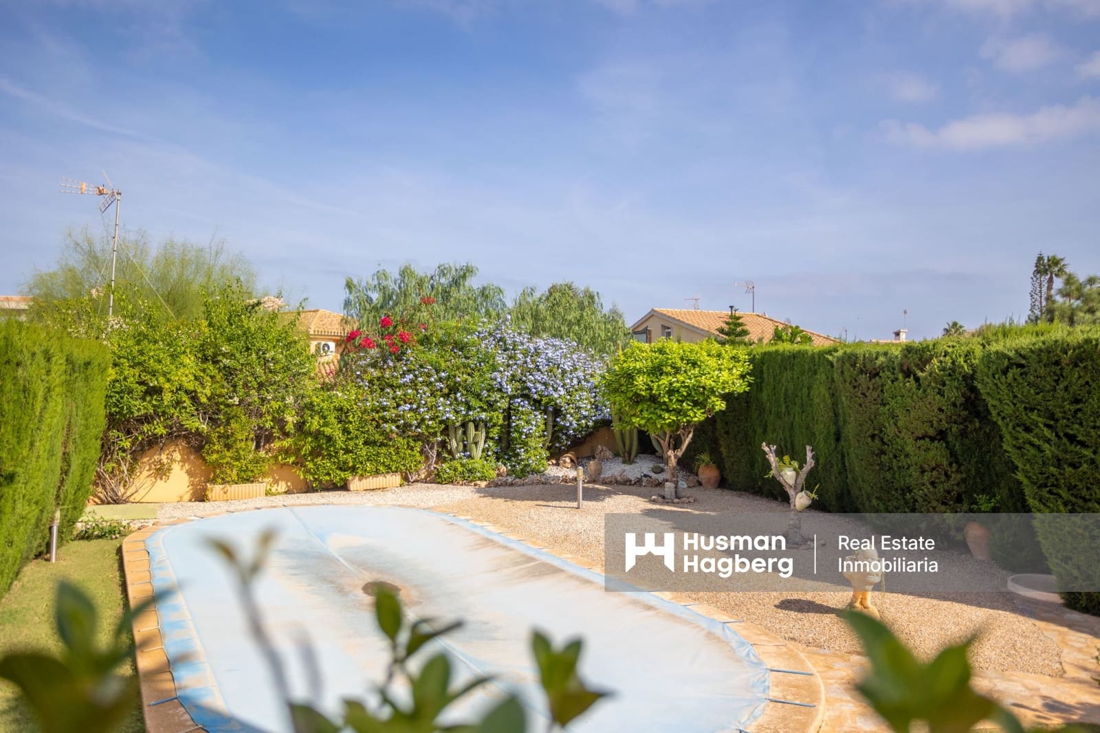 3 bedroom Villa for sale in Playa Honda with pool - € 499,950 (Ref: 9838476)