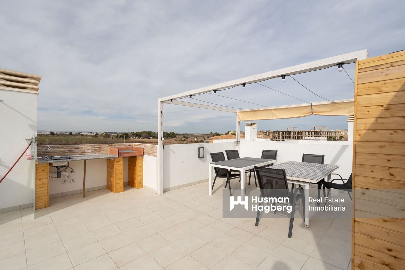 Chalet de 4 habitaciones en Los Alcázares en venta con piscina - 615.000 € (Ref: 9838599)