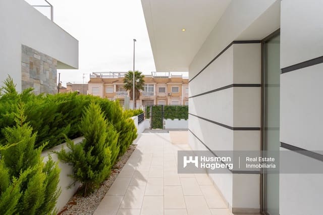 4 bedroom Villa for sale in Centro, Los Alcázares with pool - € 615,000 (Ref: 9838599)
