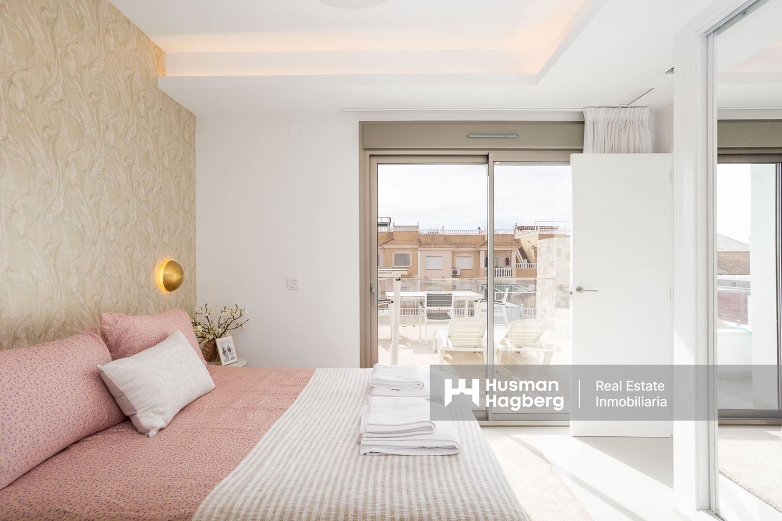 Chalet de 4 habitaciones en Los Alcázares en venta con piscina - 615.000 € (Ref: 9838599)