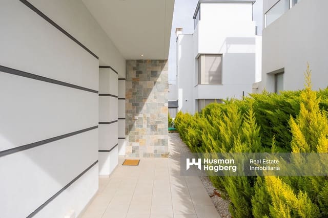 4 bedroom Villa for sale in Centro, Los Alcázares with pool - € 615,000 (Ref: 9838599)