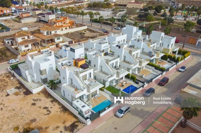 4 bedroom Villa for sale in Centro, Los Alcázares with pool - € 615,000 (Ref: 9838599)