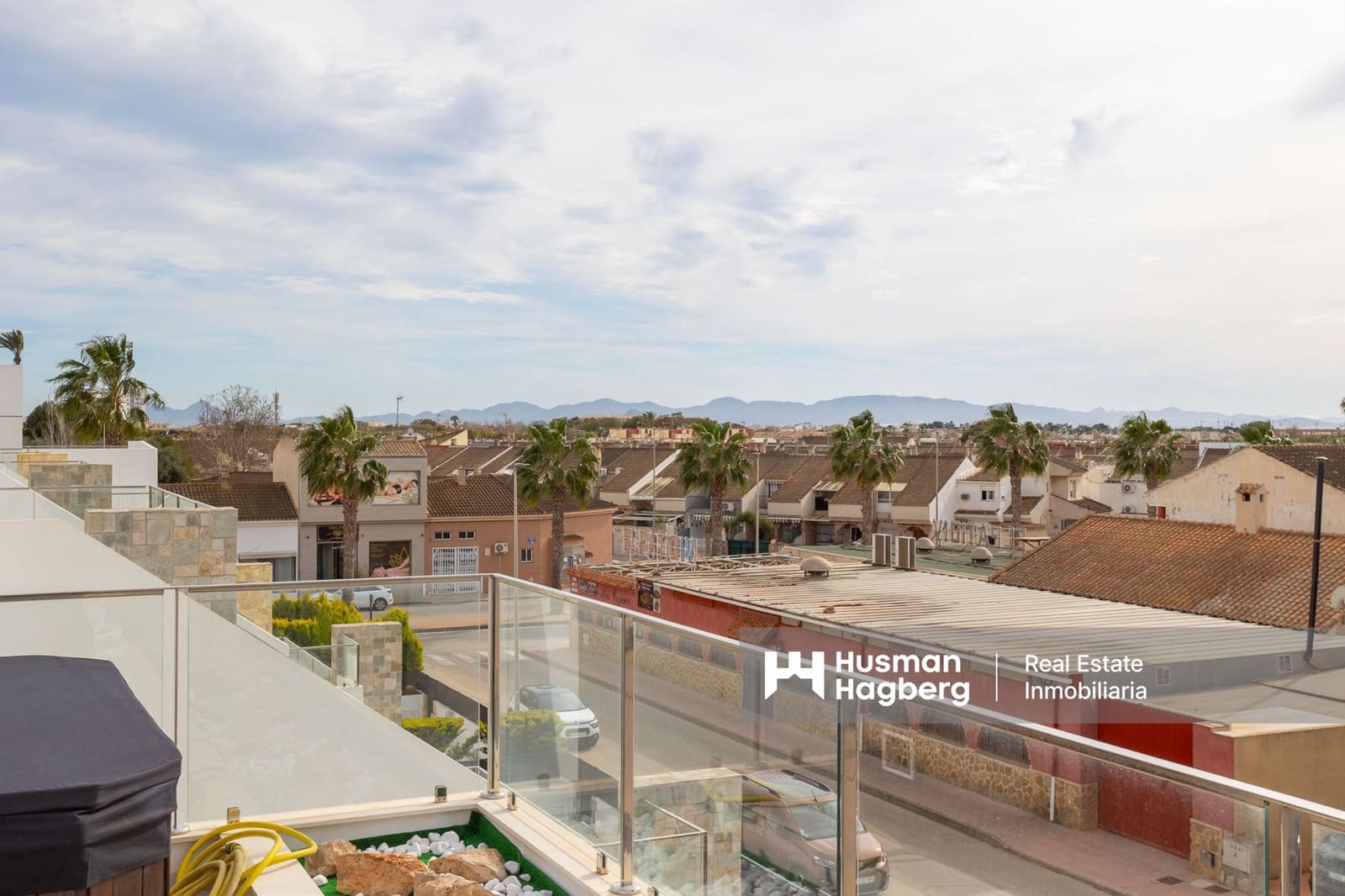 Chalet de 4 habitaciones en Los Alcázares en venta con piscina - 615.000 € (Ref: 9838599)