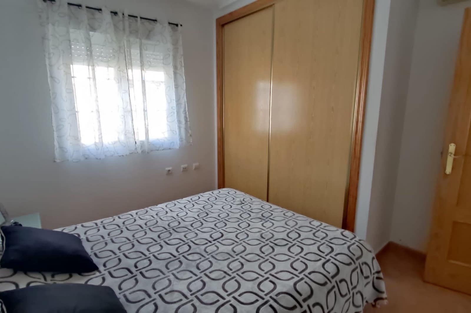 3 soveværelse Lejlighed til salg i Los Alcazares med swimmingpool - € 149.900 (Ref: 9861148)