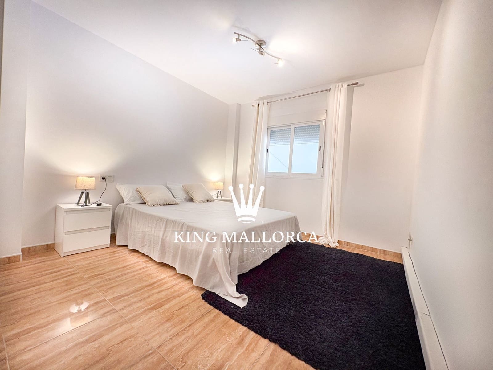 3 quarto Apartamento para arrendar em Es Molinar / El Molinar com piscina - 2 500 € (Ref: 10160911)