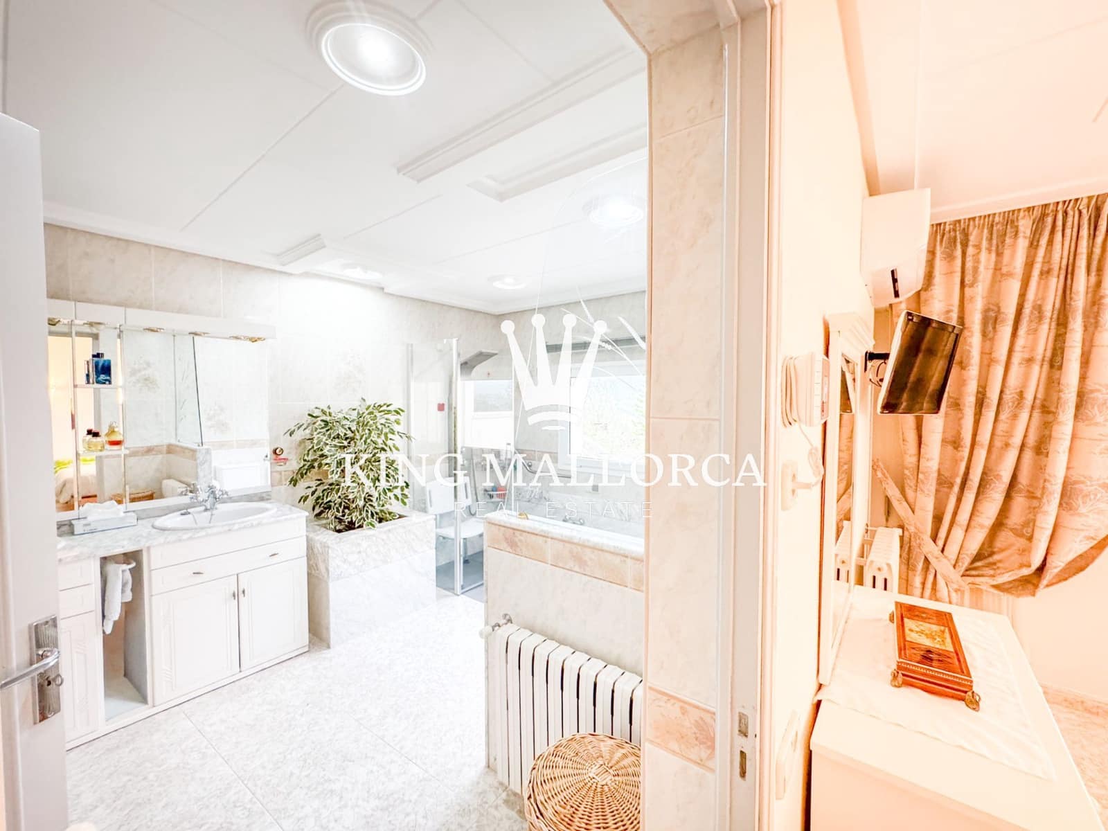 6 makuuhuone Huvila myytävänä paikassa Inca mukana uima-altaan 
autotalli - 1 800 000 € (Ref: 9353140)