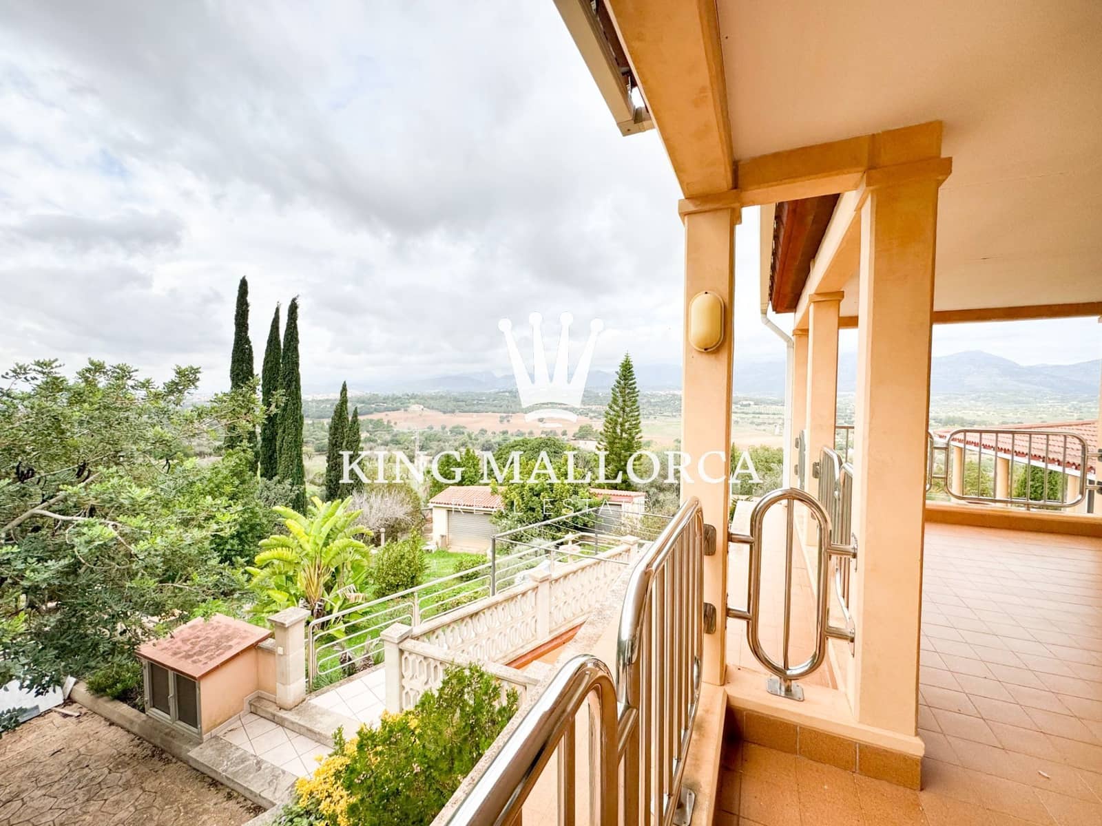 6 makuuhuone Huvila myytävänä paikassa Inca mukana uima-altaan 
autotalli - 1 800 000 € (Ref: 9353140)