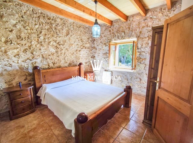 4 bedroom Finca/Country House for sale in Sencelles with pool garage - € 1,650,000 (Ref: 9353141)