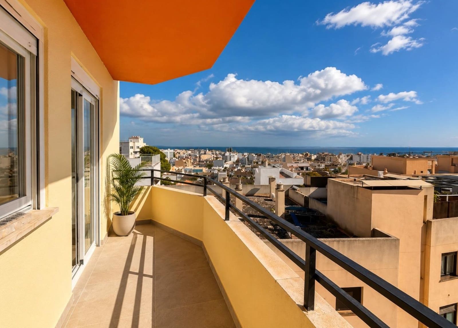 3 bedroom Apartment for sale in Palma de Mallorca with garage - € 599,000 (Ref: 9374949)