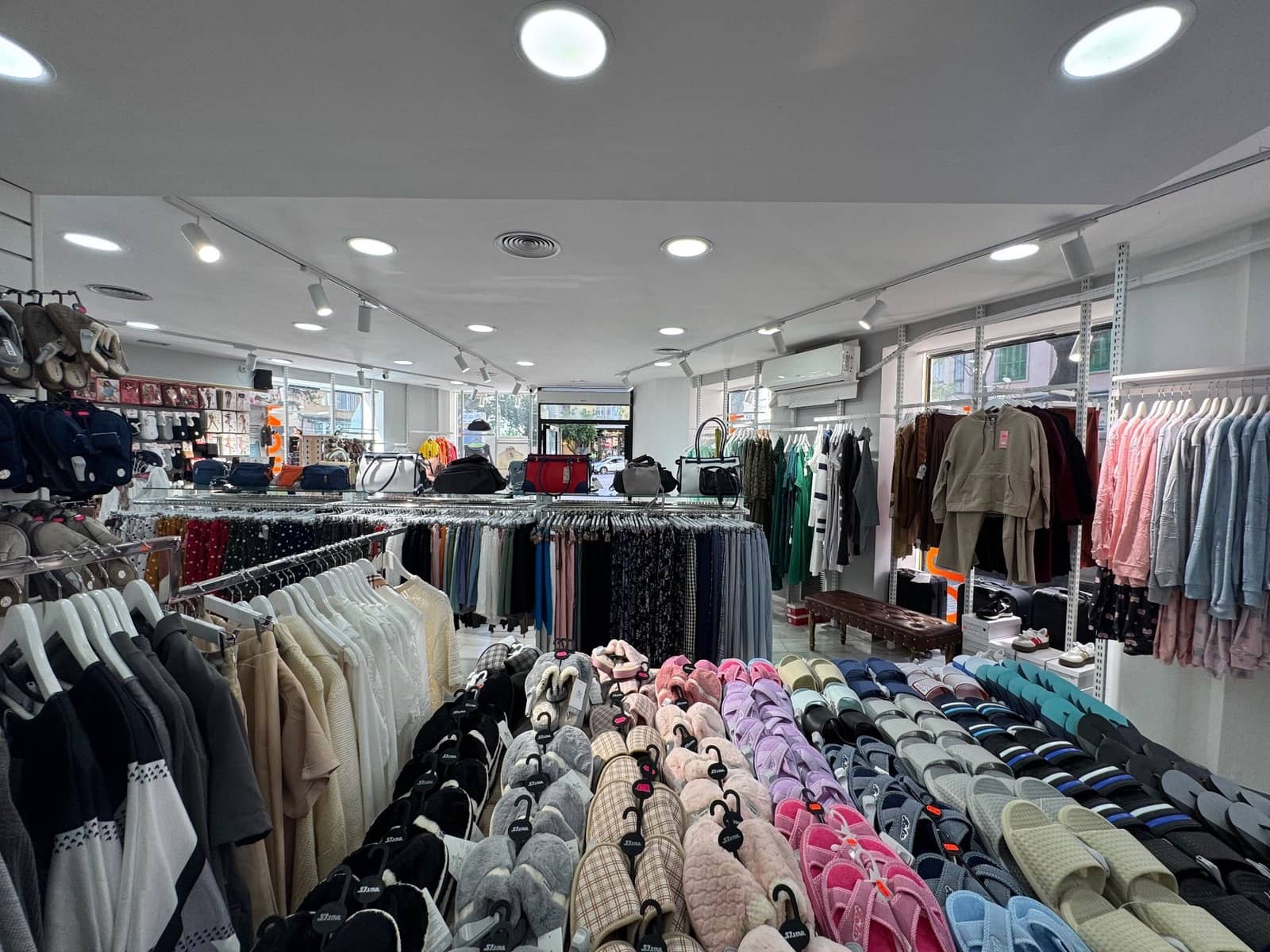 Commercial for rent in Palma de Mallorca - € 1,900 (Ref: 9378705)