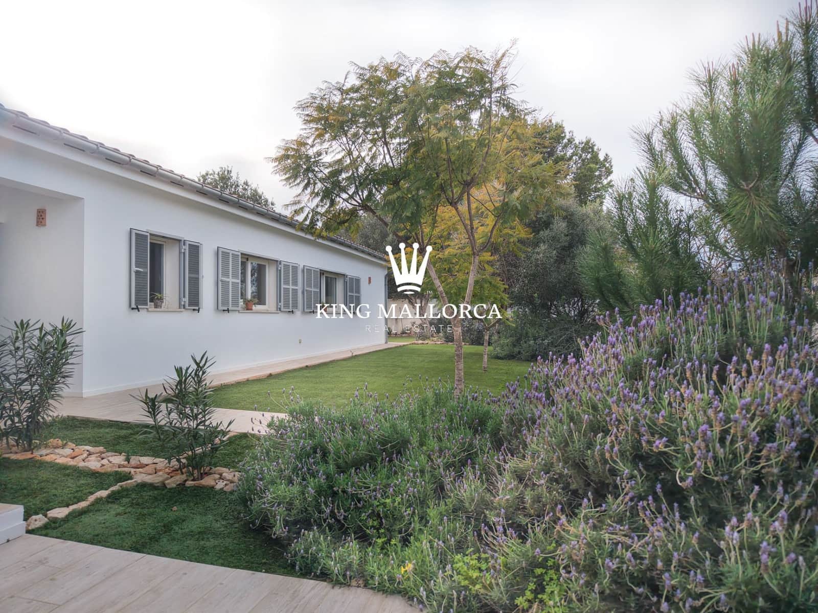 4 bedroom Villa for sale in Campos with pool garage - € 1,560,000 (Ref: 9560900)
