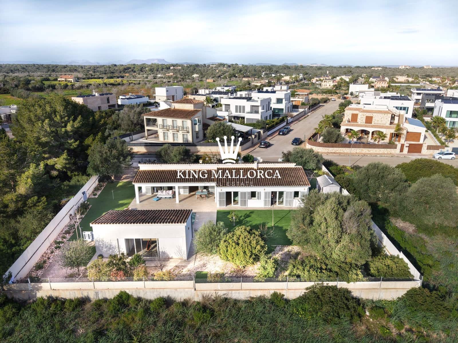 4 bedroom Villa for sale in Campos with pool garage - € 1,560,000 (Ref: 9560900)