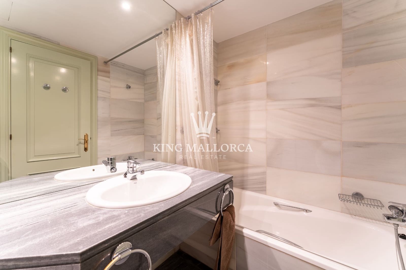 2 bedroom Flat for sale in Palma de Mallorca with pool garage - € 950,000 (Ref: 9614683)